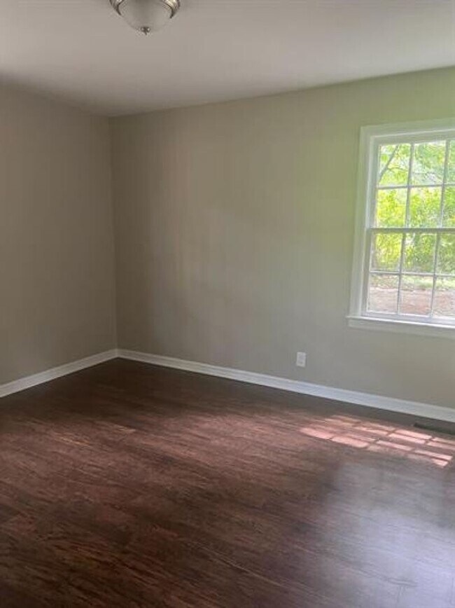 Building Photo - Spacious 3-Bedroom Home with 1-Car Garage