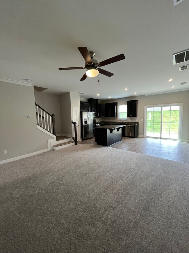 Building Photo - 3 Bed 2 Bath Townhome Located in Simpsonville