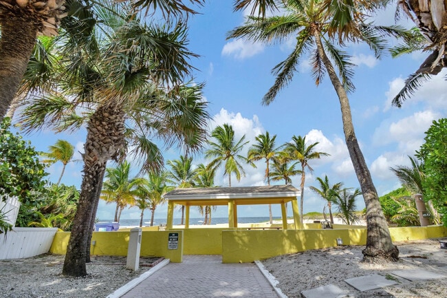 Building Photo - 7 Sunset Ln