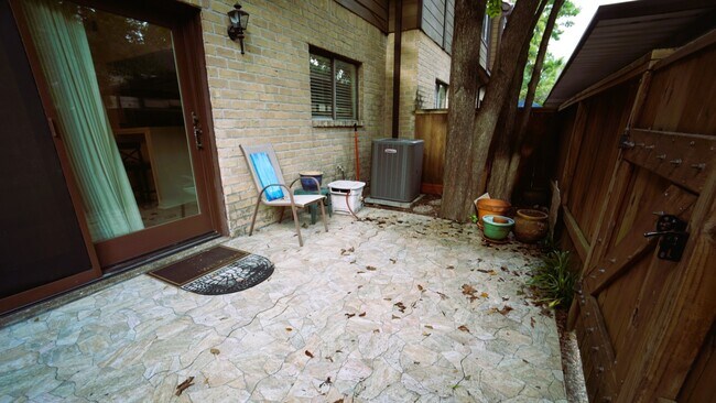Building Photo - 11711 Memorial Dr