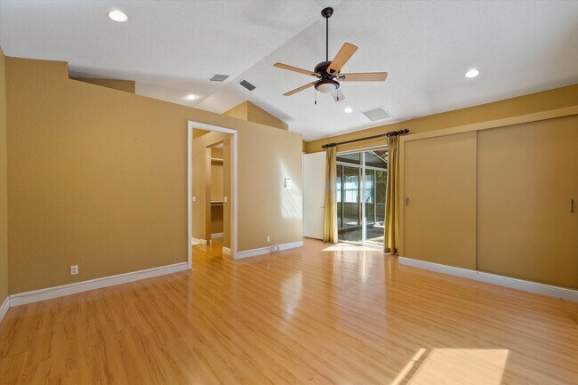 Building Photo - 10860 Fairmont Village Dr