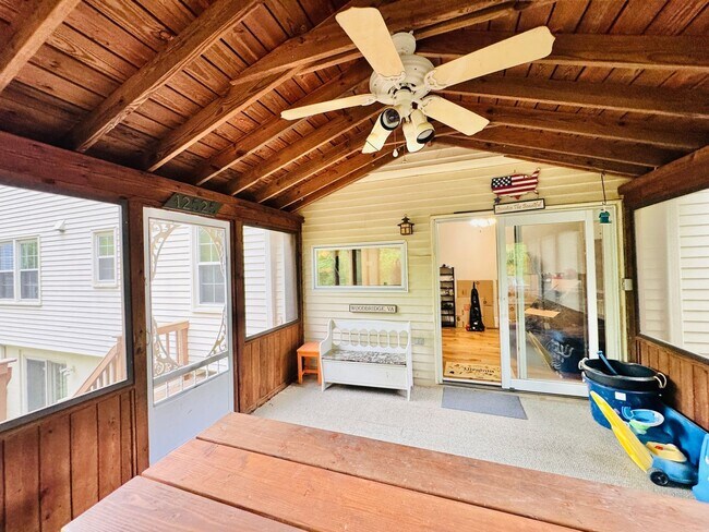 Building Photo - BEAUTIFUL AND PRIVATE LAKE RIDGE HOME