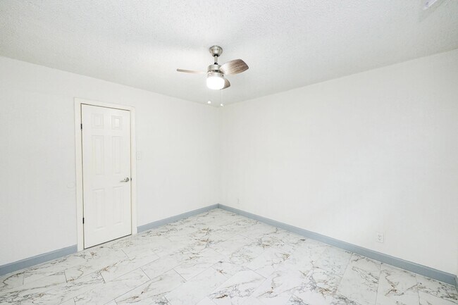 Building Photo - 1920 Madison St