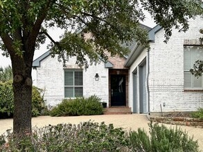 Building Photo - 600 Huntersridge Ct