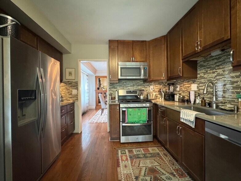 Building Photo - 4615 Fairmount Ave