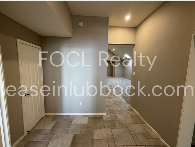 Building Photo - 3/2/2 - Garden Home