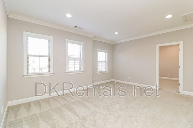 Building Photo - 5780 Bradenton Rd