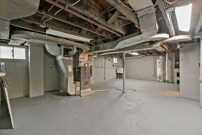 Building Photo - 2217 Hawthorne Ave