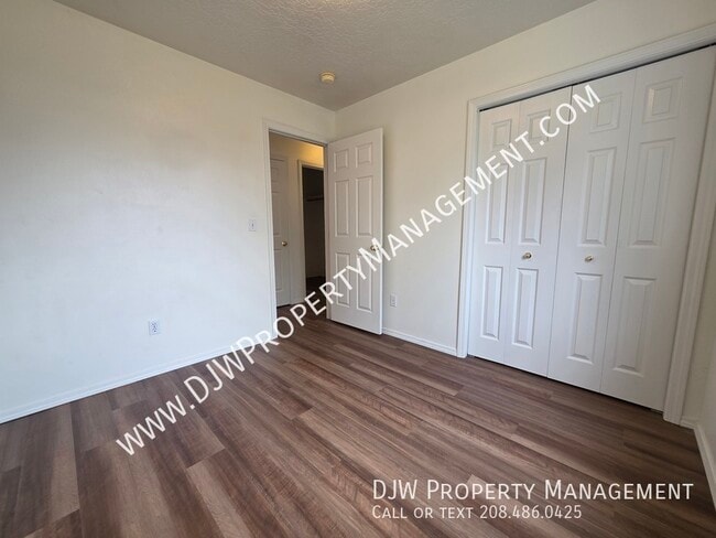 Building Photo - 2682 S Stonehedge Dr
