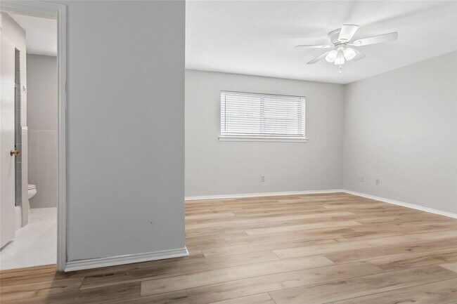 Building Photo - 6007 Sandhurst Ln