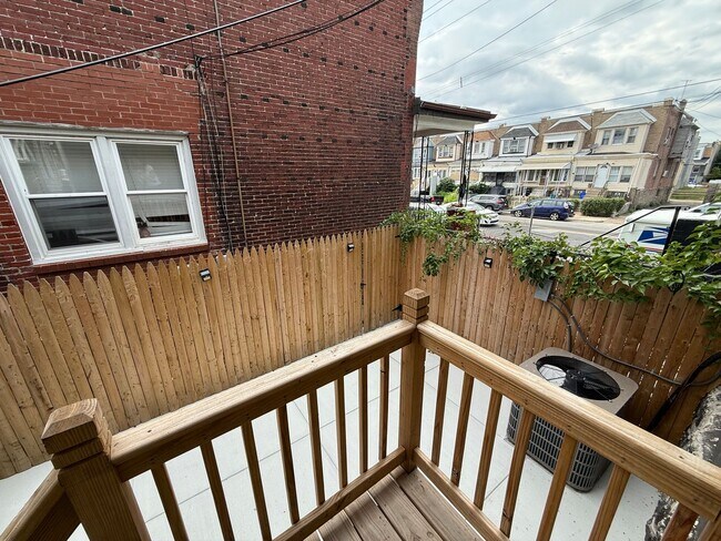 Building Photo - 1402 S 54th St