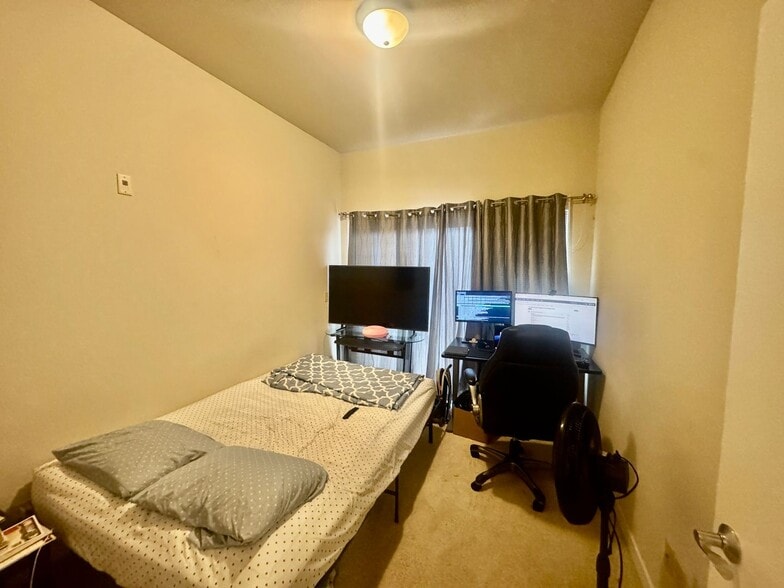 Building Photo - Modern Comfort Meets Prime Convenience in the Heart of Redmond’s Overlake (Reduced rent until May...