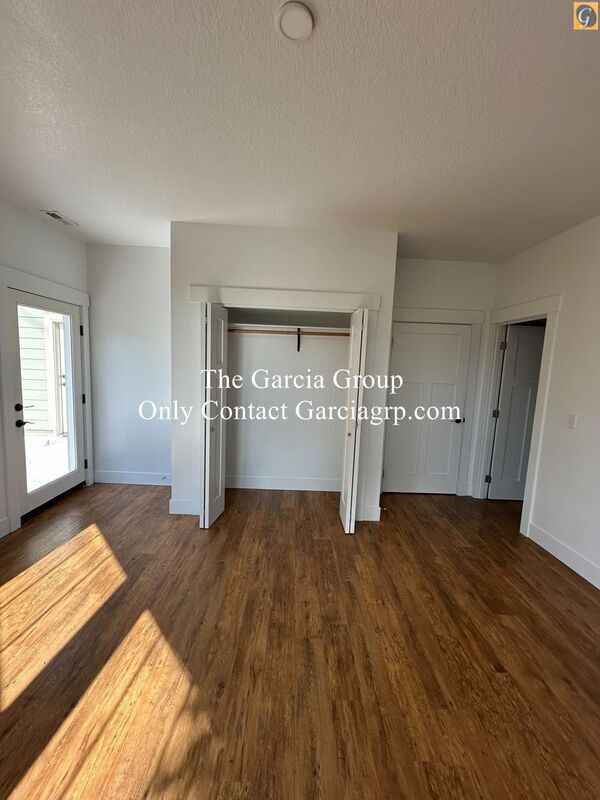 Building Photo - 8782 SE Flavel St