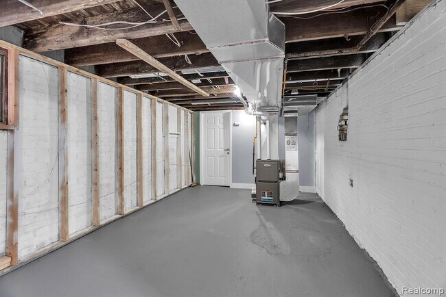 Building Photo - 3273 Cortland St