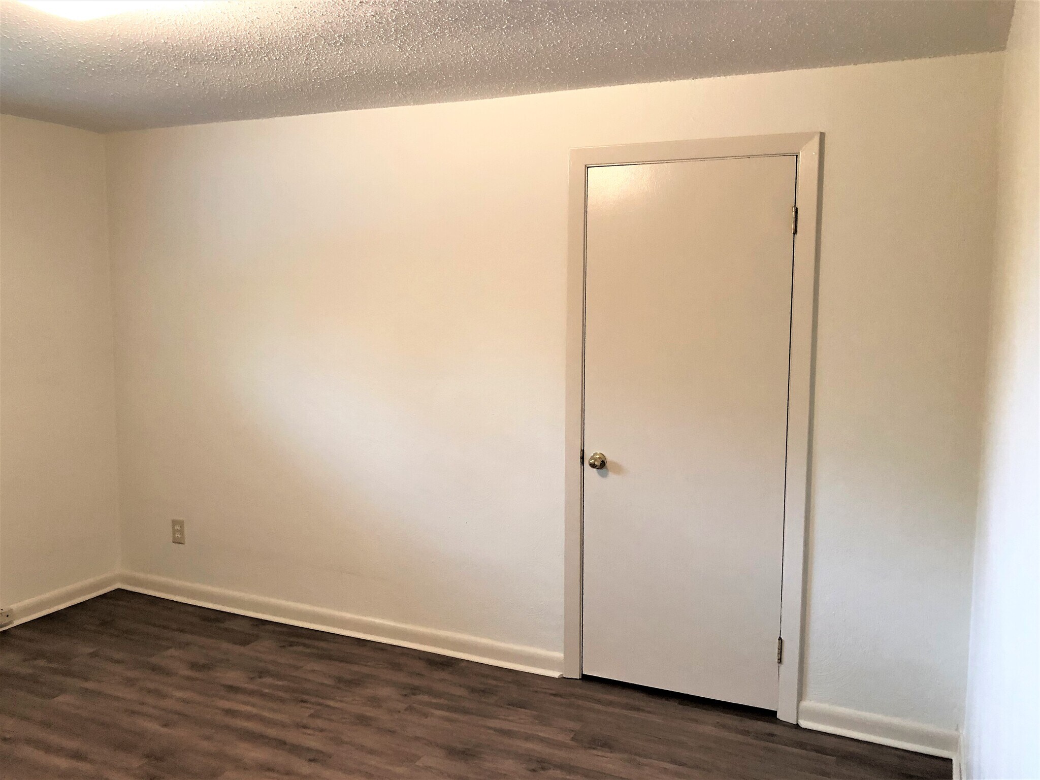 Building Photo - 5602 Shorewood Ln