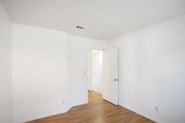 Building Photo - Single Story, 3 Bedroom, Peccole Ranch Beauty