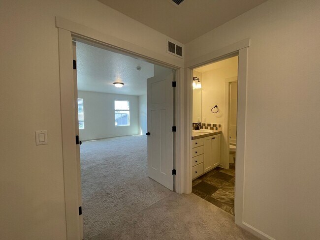 Building Photo - 4Bd/2.5Ba Gresham Home ~ Community Playgro...