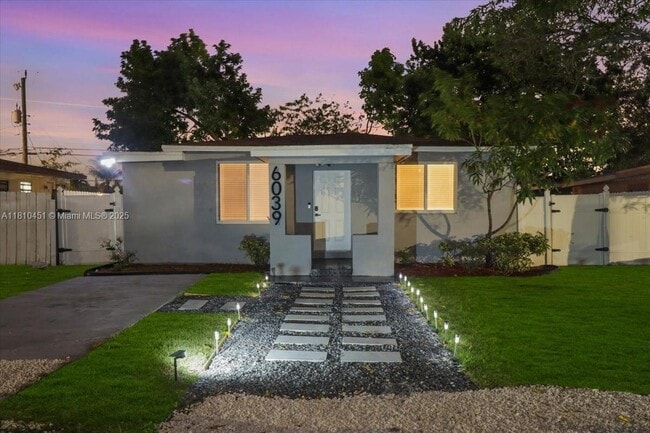 Building Photo - 6039 SW 38th St