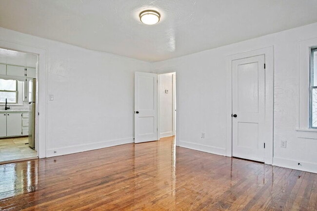 Building Photo - 1524 NE 8th St