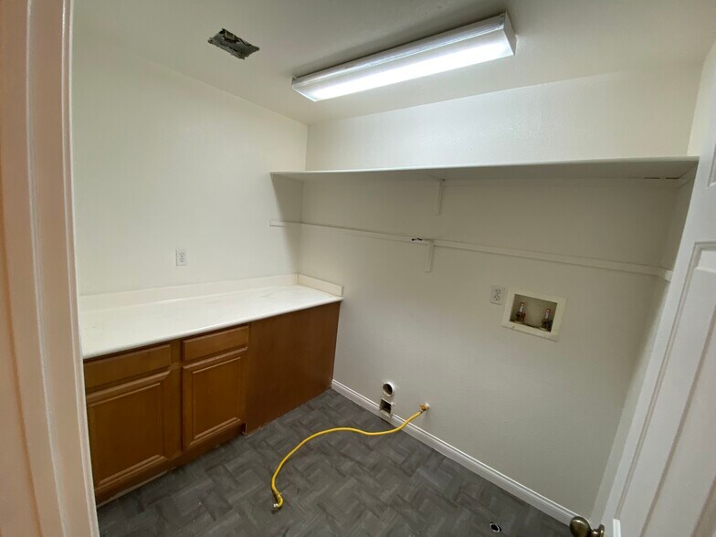 Building Photo - 1648 Rigel St