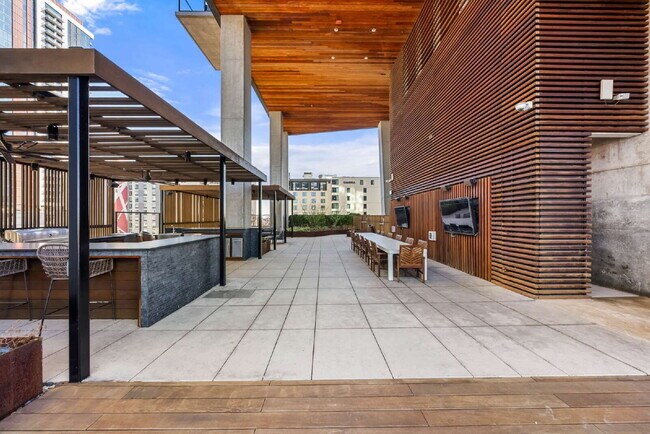 Building Photo - 70 Rainey St