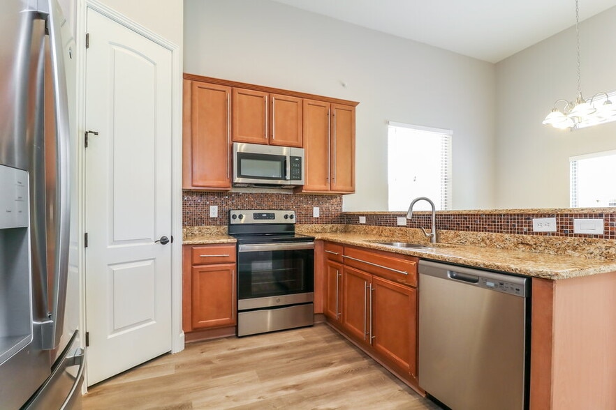 Building Photo - 6512 S 49th Dr