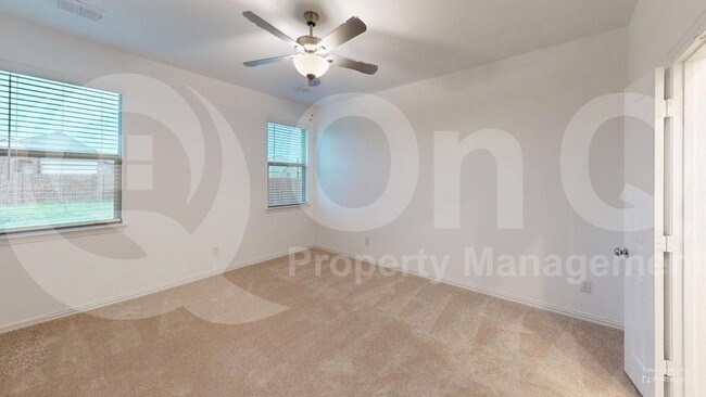 Building Photo - 1420 Rousseau Dr