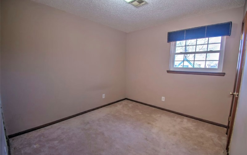 Building Photo - 516 Warwick Dr