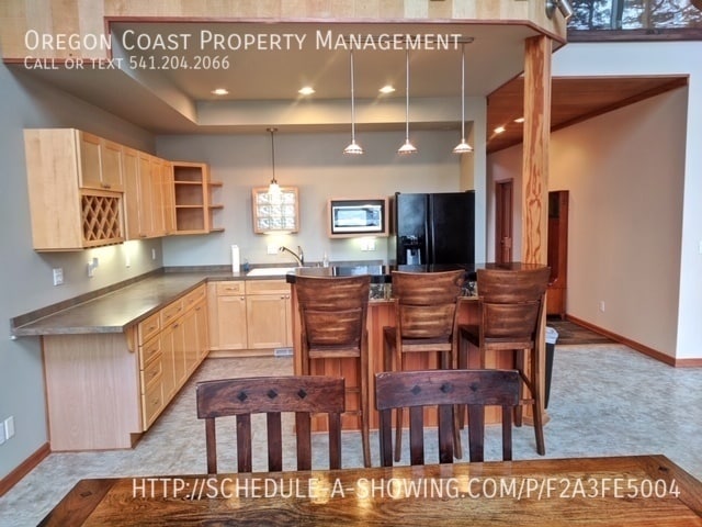 Building Photo - 3360 NW Oceanview Dr