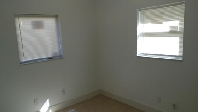 Building Photo - 1018 14th St