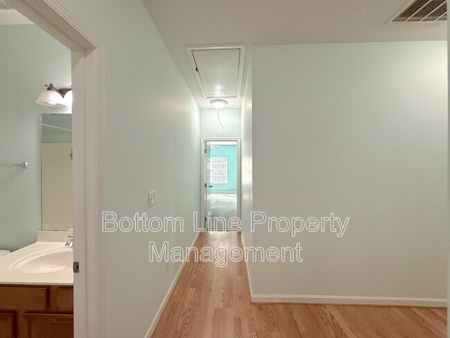 Building Photo - 10226 Highland Creek Cir