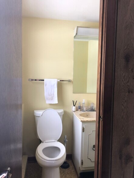 1/2 Bath off Bonus living room - 27 Ashdown Rd