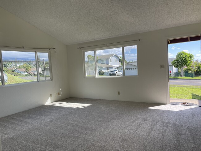 Building Photo - 1095 Maohu St