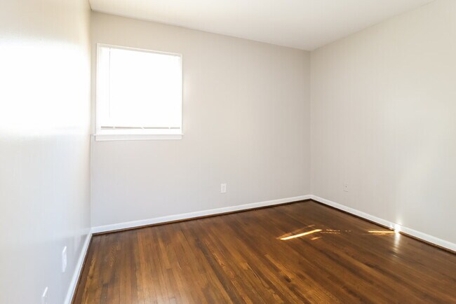 Building Photo - 208 Sam Pate Dr