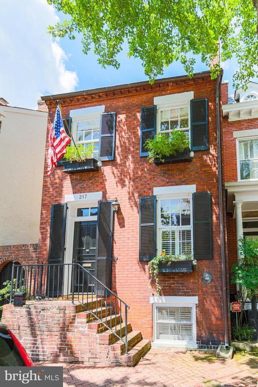 Building Photo - 217 S Lee St