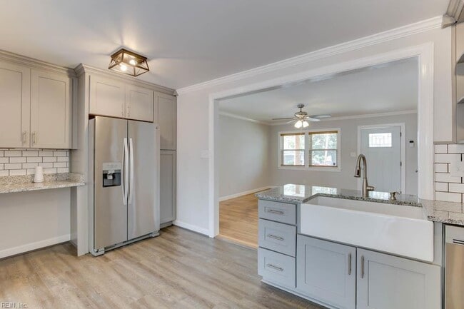 Building Photo - 1405 Baychester Ave