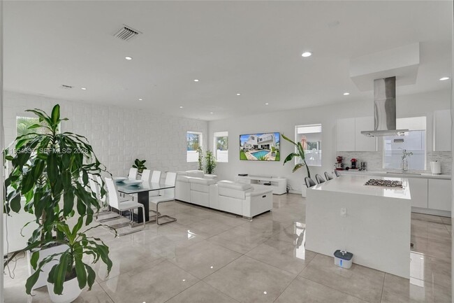 Building Photo - 9995 NW 75th St