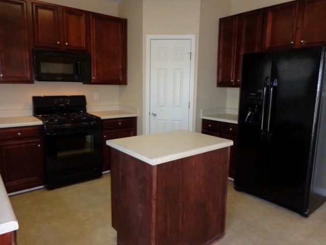 Building Photo - 3511 Umatilla Ln SW