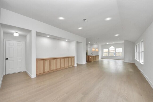 Building Photo - 38 Bayou Springs Ct