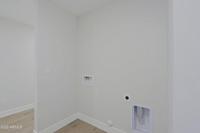 Building Photo - 454 S Pioneer