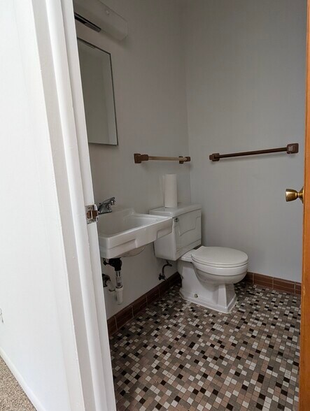 Building Photo - 1466 Bemidji Dr