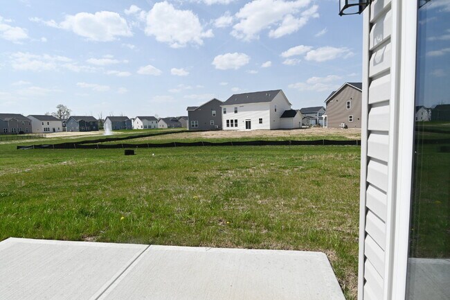 Building Photo - "Spacious 5-Bedroom Retreat with Luxurious Quartz Countertops & Fireplace on Deerberg Drive!"
