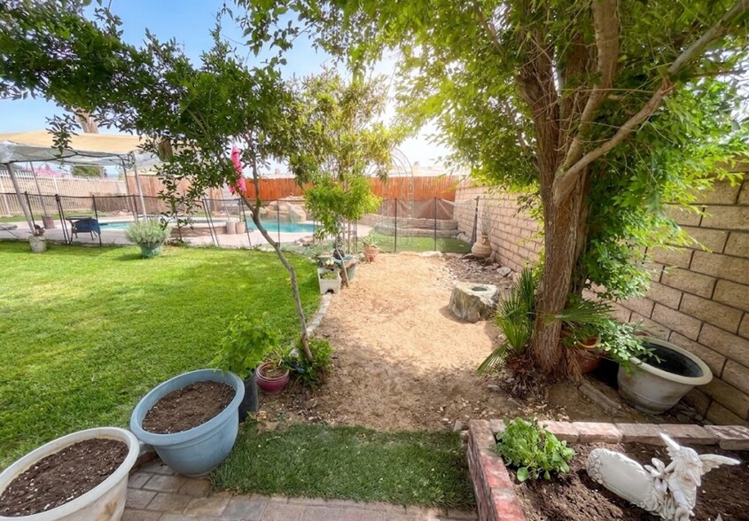 Building Photo - 13099 Meteor Dr