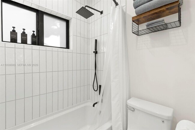 Building Photo - 3540 NE 28th Ave