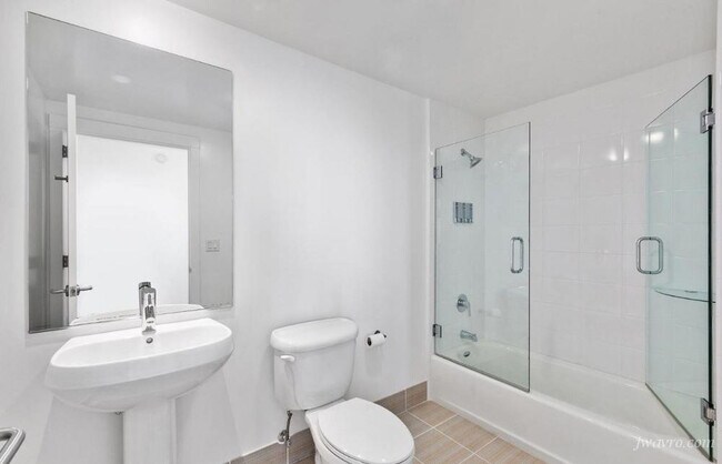 Building Photo - 1160 Mission St