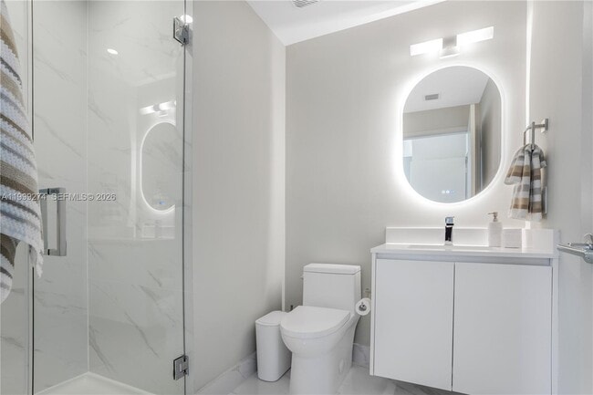 Building Photo - 700 NE 24th St