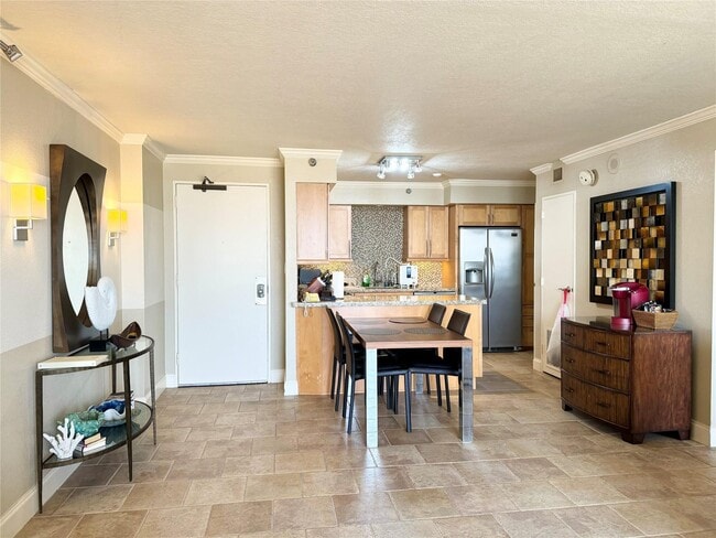 Building Photo - 5220 Seawall Blvd