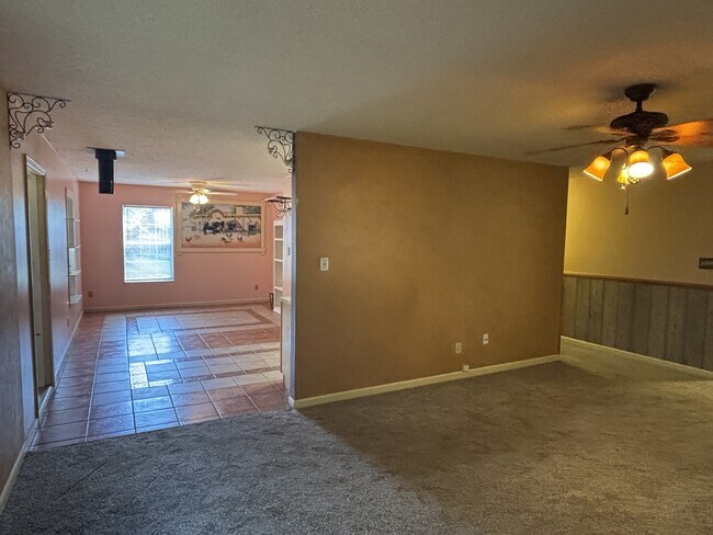 Building Photo - 119 N Clover Hill Ridge Rd