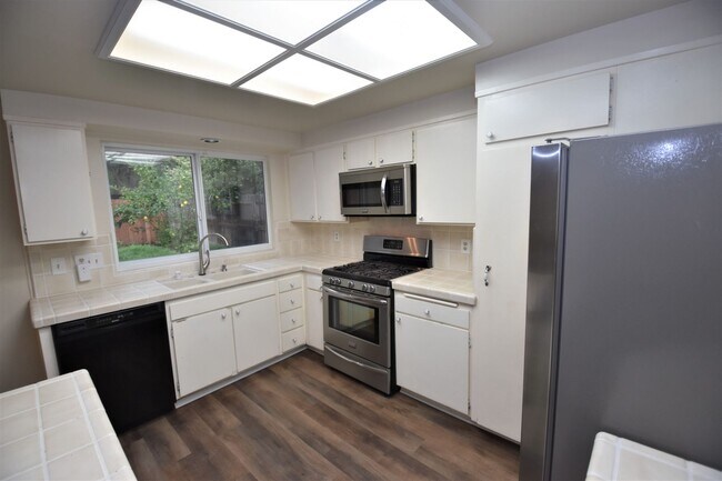 Building Photo - 3324 Lillard Dr