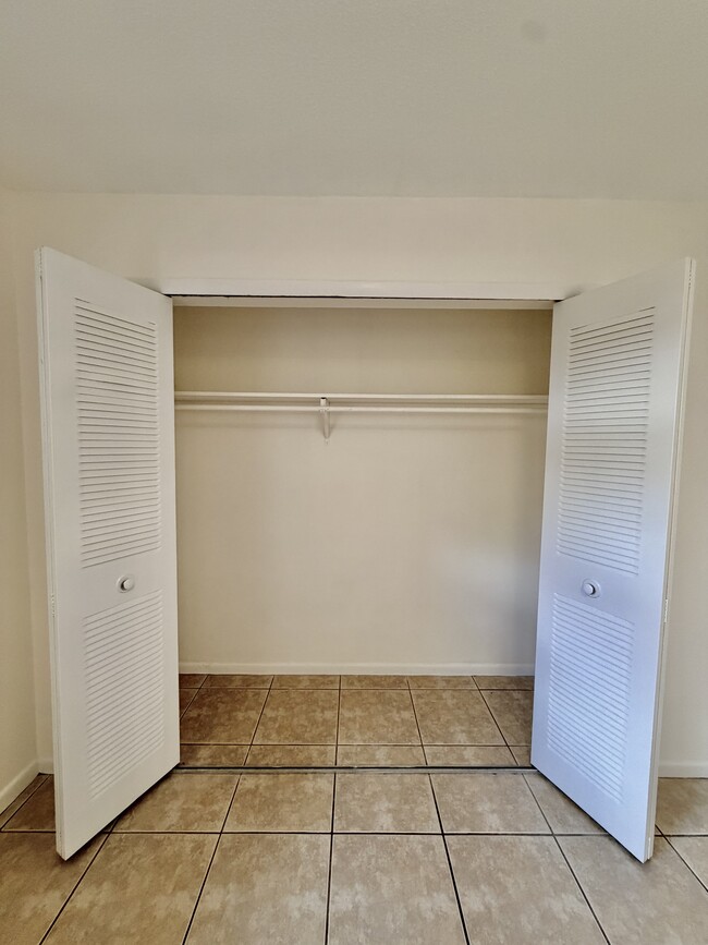 Building Photo - 912 La Salle Ave